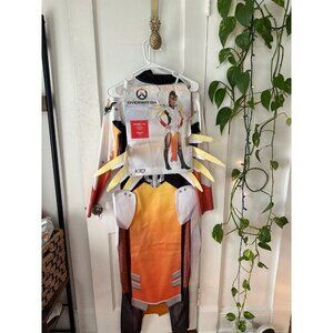 Overwatch women’s size medium Halloween costume